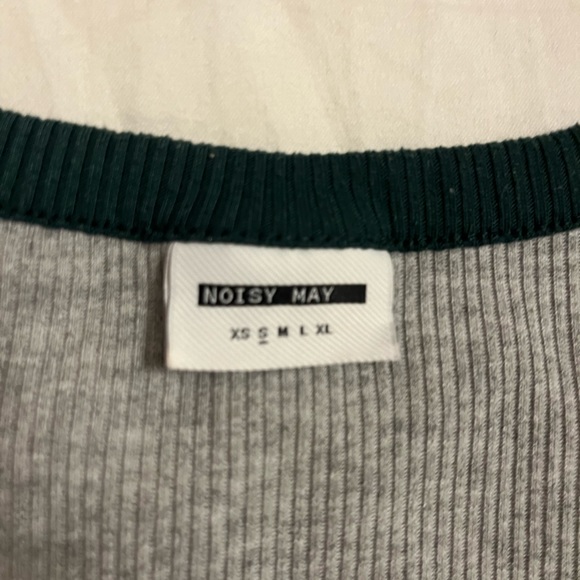 Grey and dark green crop top - Picture 2 of 2